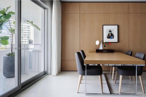 Condominio en venta en Miami Beach, Florida, 1 dormitorio, 100.8 m2 № 2077158 - foto 2