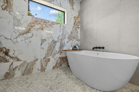 Villa ou maison à vendre à Tampa, Floride: 4 chambres, 265.14 m2 № 2094705 - photo 27