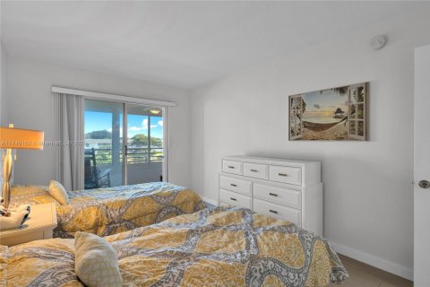 Condo in Deerfield Beach, Florida, 2 bedrooms  № 1712958 - photo 6