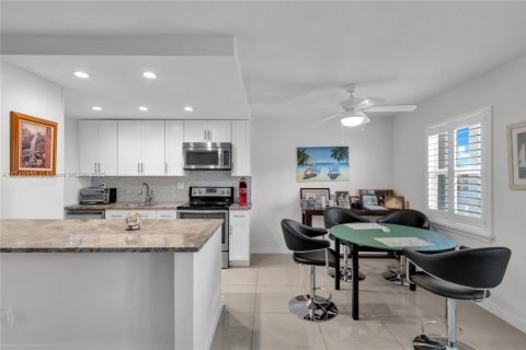 Condo in Deerfield Beach, Florida, 2 bedrooms  № 1712958 - photo 2