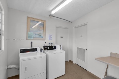Condo in Deerfield Beach, Florida, 2 bedrooms  № 1712958 - photo 16