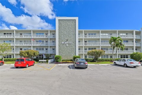 Condo in Deerfield Beach, Florida, 2 bedrooms  № 1712958 - photo 23
