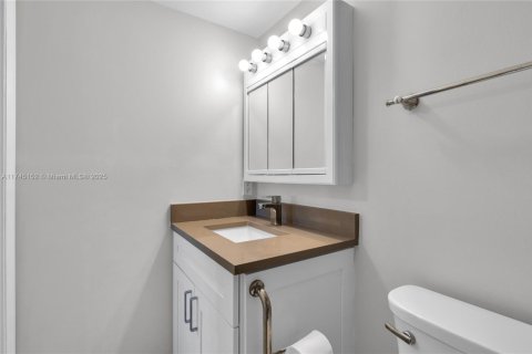 Condo in Deerfield Beach, Florida, 2 bedrooms  № 1712958 - photo 5