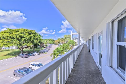 Condo in Deerfield Beach, Florida, 2 bedrooms  № 1712958 - photo 26