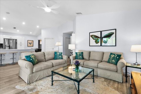 House in Wellington, Florida 3 bedrooms, 130.62 sq.m. № 2187643
