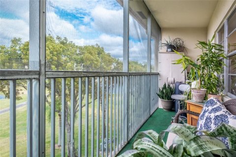 Condo in Pembroke Pines, Florida, 1 bedroom  № 1958548 - photo 14