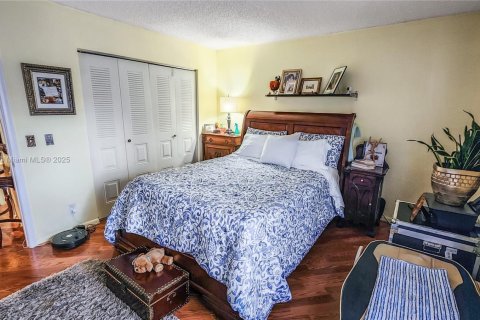 Condo in Pembroke Pines, Florida, 1 bedroom  № 1958548 - photo 10
