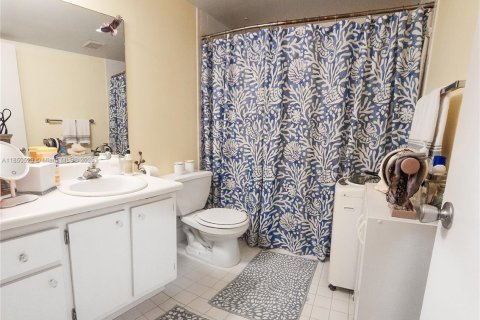 Condo in Pembroke Pines, Florida, 1 bedroom  № 1958548 - photo 11