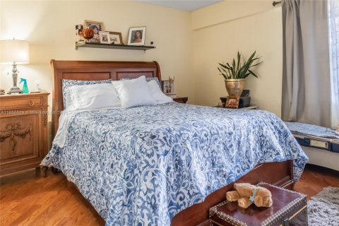 Condo in Pembroke Pines, Florida, 1 bedroom  № 1958548 - photo 9