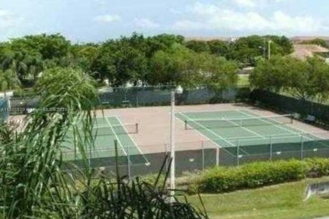 Condo in Pembroke Pines, Florida, 1 bedroom  № 1958548 - photo 23