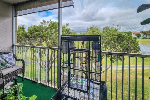 Condo in Pembroke Pines, Florida, 1 bedroom  № 1958548 - photo 15