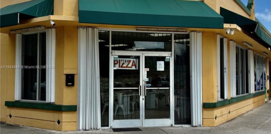 Commercial property in Hialeah, Florida № 1845770
