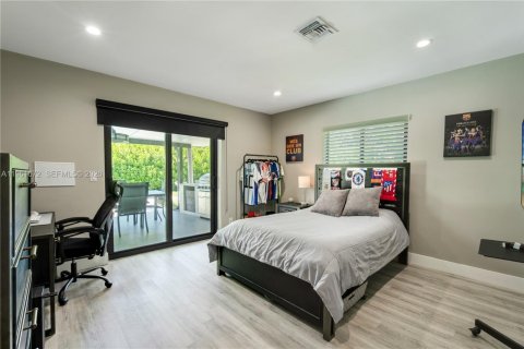 House in Lighthouse Point, Florida 3 bedrooms, 203.83 sq.m. № 2024497 - photo 24