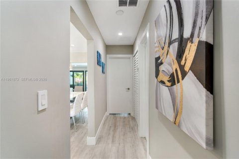 House in Lighthouse Point, Florida 3 bedrooms, 203.83 sq.m. № 2024497 - photo 23