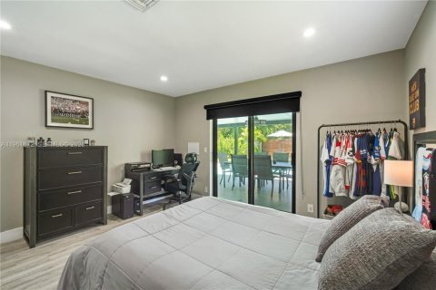 House in Lighthouse Point, Florida 3 bedrooms, 203.83 sq.m. № 2024497 - photo 25