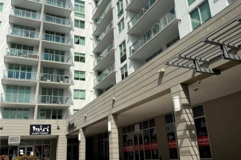 Condominio en venta en Doral, Florida, 1 dormitorio, 91.88 m2 № 1895975 - foto 3