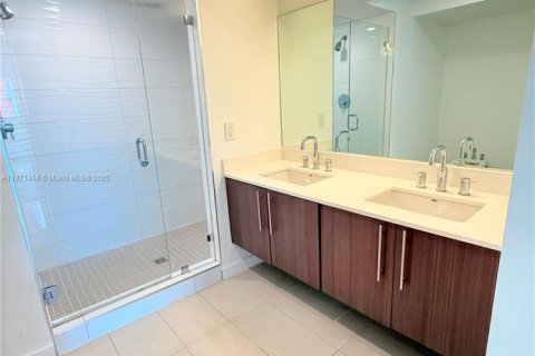 Condominio en venta en Doral, Florida, 1 dormitorio, 91.88 m2 № 1895975 - foto 16