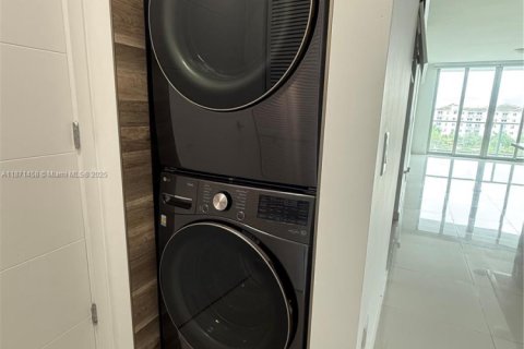 Condominio en venta en Doral, Florida, 1 dormitorio, 91.88 m2 № 1895975 - foto 14