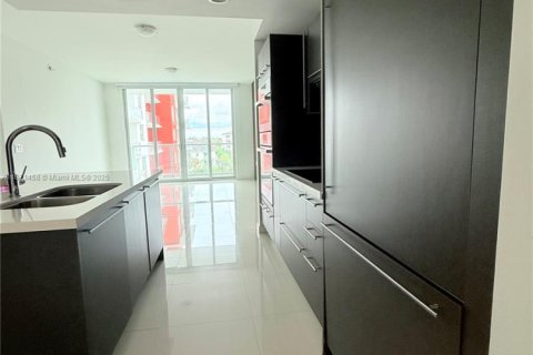 Condominio en venta en Doral, Florida, 1 dormitorio, 91.88 m2 № 1895975 - foto 12