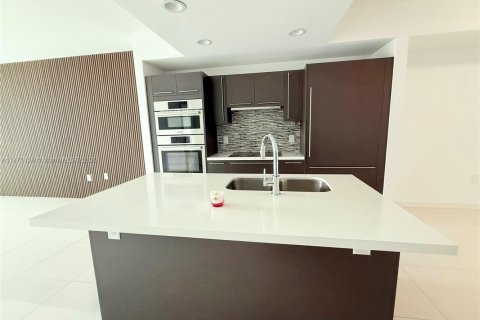 Condominio en venta en Doral, Florida, 1 dormitorio, 91.88 m2 № 1895975 - foto 11