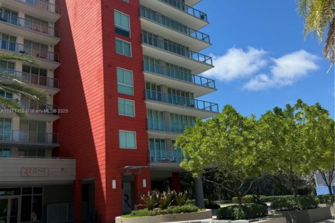 Condominio en venta en Doral, Florida, 1 dormitorio, 91.88 m2 № 1895975 - foto 2