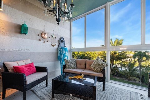 Condo in Deerfield Beach, Florida, 1 bedroom № 1972766 - photo 9