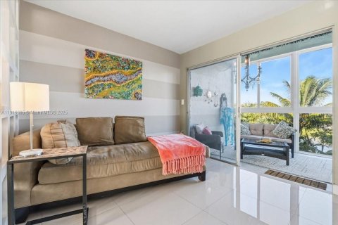 Condo in Deerfield Beach, Florida, 1 bedroom № 1972766 - photo 5