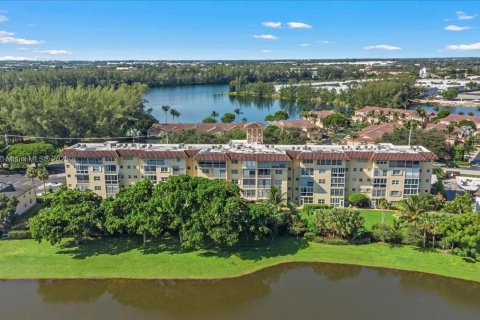 Condo in Deerfield Beach, Florida, 1 bedroom № 1972766 - photo 21