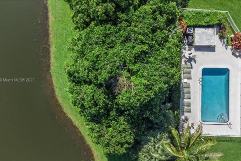 Condo in Deerfield Beach, Florida, 1 bedroom № 1972766 - photo 24