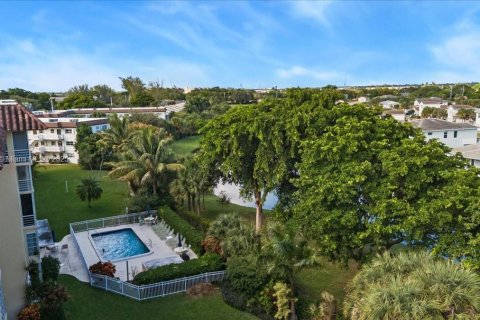 Condo in Deerfield Beach, Florida, 1 bedroom № 1972766 - photo 29