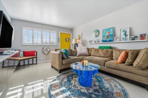 Condo in Deerfield Beach, Florida, 1 bedroom № 1972766 - photo 4