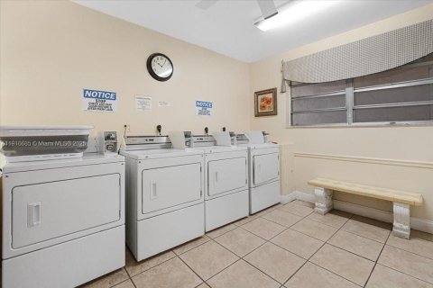 Condo in Deerfield Beach, Florida, 1 bedroom № 1972766 - photo 27