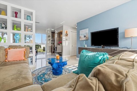 Condo in Deerfield Beach, Florida, 1 bedroom № 1972766 - photo 3