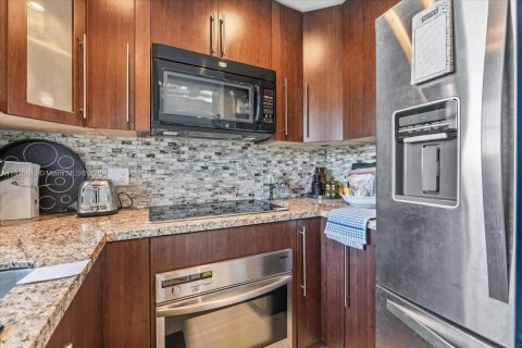 Condo in Deerfield Beach, Florida, 1 bedroom № 1972766 - photo 12