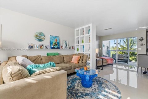 Condo in Deerfield Beach, Florida, 1 bedroom № 1972766 - photo 2