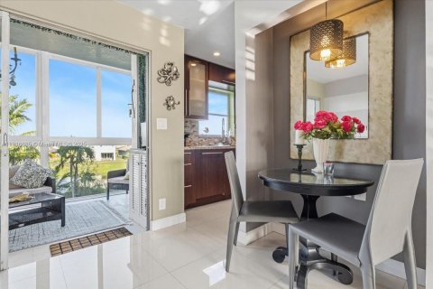 Condo in Deerfield Beach, Florida, 1 bedroom № 1972766 - photo 7