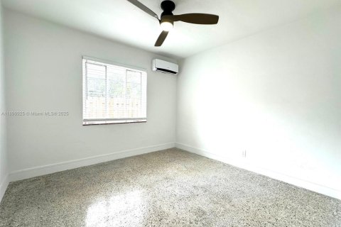 House in Fort Lauderdale, Florida 1 bedroom, 52.03 sq.m. № 1952508 - photo 9