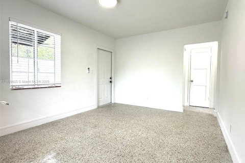 House in Fort Lauderdale, Florida 1 bedroom, 52.03 sq.m. № 1952508 - photo 4