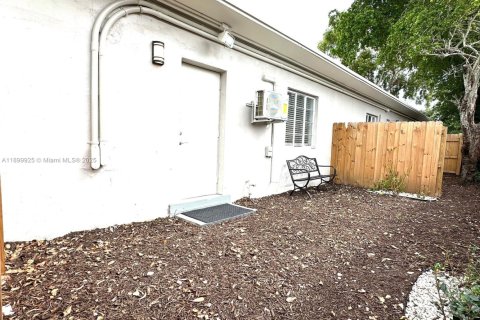 House in Fort Lauderdale, Florida 1 bedroom, 52.03 sq.m. № 1952508 - photo 15
