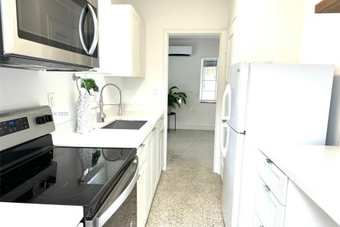 House in Fort Lauderdale, Florida 1 bedroom, 52.03 sq.m. № 1952508 - photo 7