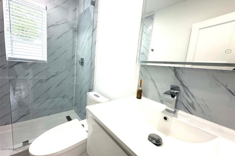 House in Fort Lauderdale, Florida 1 bedroom, 52.03 sq.m. № 1952508 - photo 12