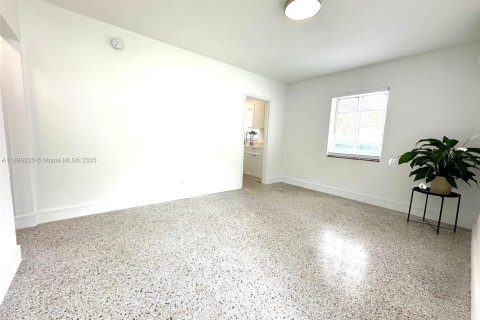 House in Fort Lauderdale, Florida 1 bedroom, 52.03 sq.m. № 1952508 - photo 3