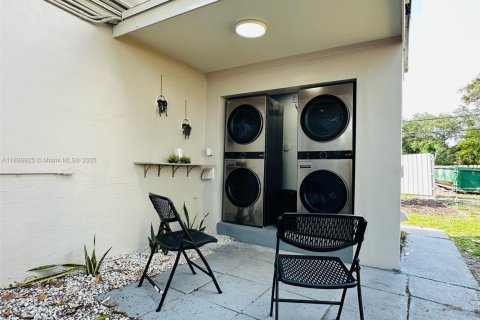 House in Fort Lauderdale, Florida 1 bedroom, 52.03 sq.m. № 1952508 - photo 16