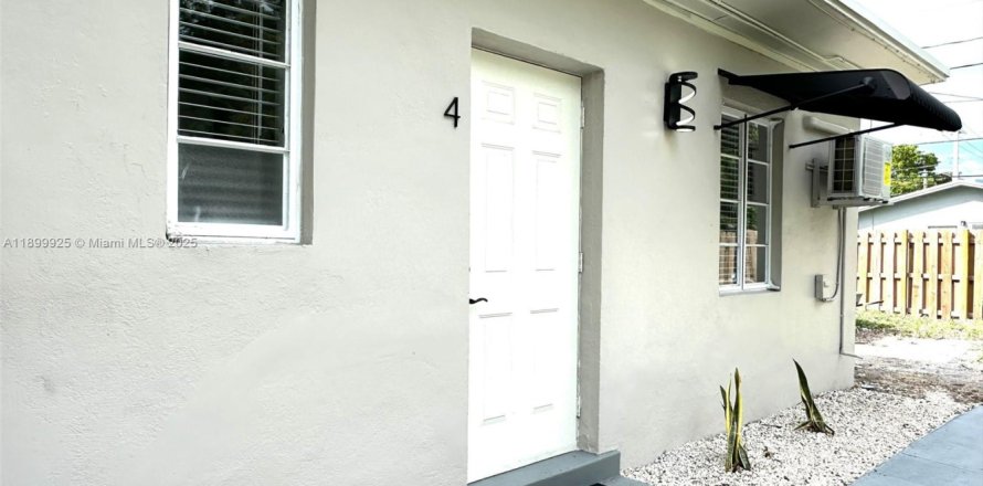 House in Fort Lauderdale, Florida 1 bedroom, 52.03 sq.m. № 1952508