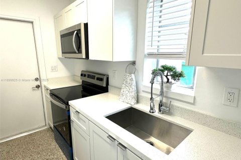 House in Fort Lauderdale, Florida 1 bedroom, 52.03 sq.m. № 1952508 - photo 8