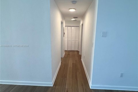 Снять в аренду виллу или дом в Майами, Флорида 4 спальни, 145.39м2, № 2004438 - фото 6