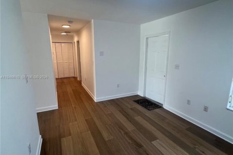 Снять в аренду виллу или дом в Майами, Флорида 4 спальни, 145.39м2, № 2004438 - фото 4