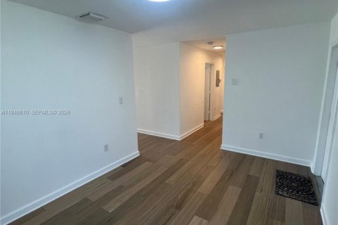 Снять в аренду виллу или дом в Майами, Флорида 4 спальни, 145.39м2, № 2004438 - фото 3