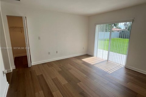 Снять в аренду виллу или дом в Майами, Флорида 4 спальни, 145.39м2, № 2004438 - фото 25