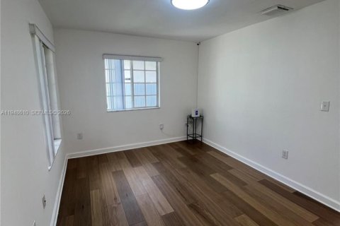 Снять в аренду виллу или дом в Майами, Флорида 4 спальни, 145.39м2, № 2004438 - фото 5